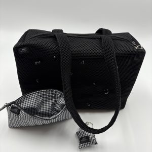 BOLSO NEGRO TELA MESH CON PEDRERIA , NECESER Y LLAVERO