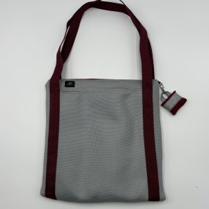 BOLSO DE TELA MESH 3D GRIS CON ASAS GRANATES